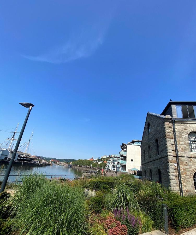 Sublime Waterfront Retreat With Private Terrace Appartement Bristol Buitenkant foto